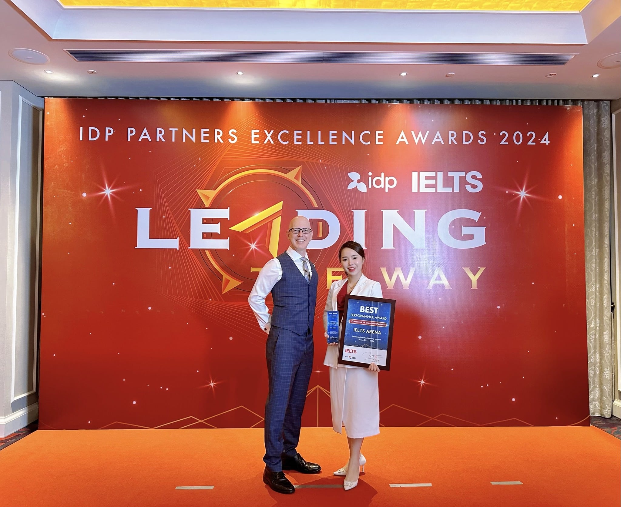IELTS Arena nhận giải thưởng Best Diamond Partner của IDP Education